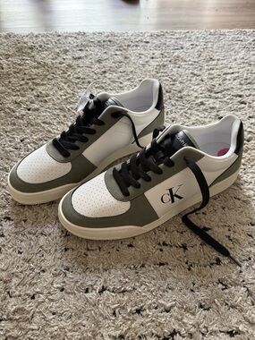 Calvin Klein Men’s White & Olive Green Low-Top Sneakers